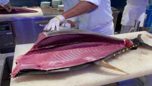 ルネッサンスリゾートオキナワ　寿司バーロイズ　マグロの解体ショー