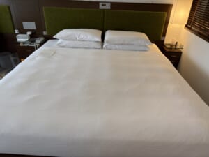 ルネッサンスリゾートオキナワ　フリッパーズルーム　キングベッド