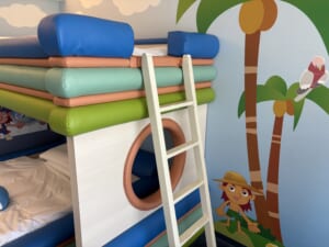 ルネッサンスリゾートオキナワ　フリッパーズルーム2段ベッド